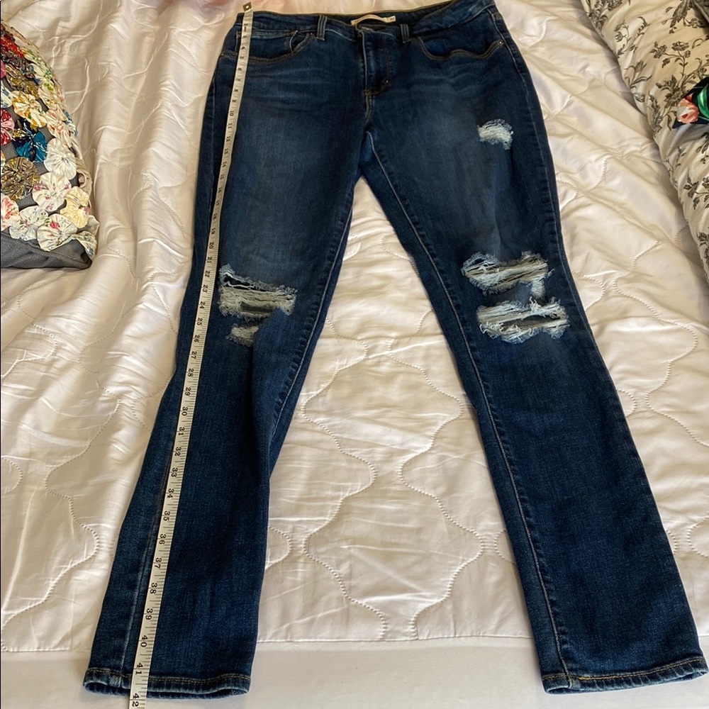 LEVIS Women's Distressed Blue Jeans